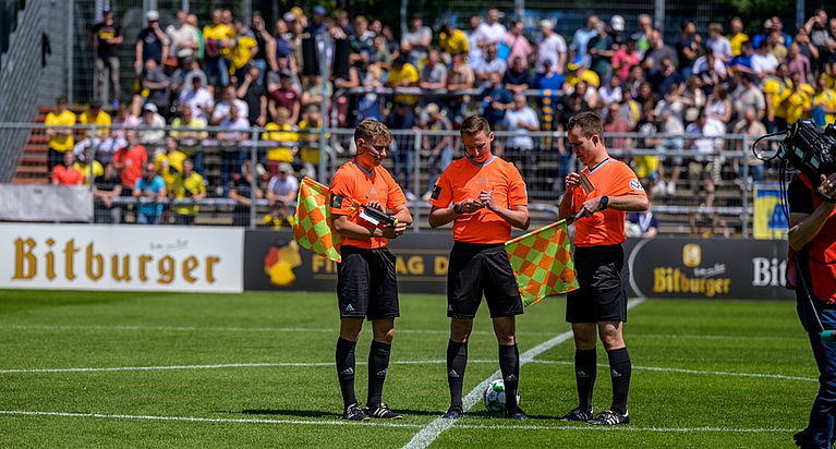 FVM-Pokalfinale - Bonner Regionalliga Schiedsrichter Jan-Phillipp Schöneseiffen war als Schiedsrichter-Assistent mit dabei!