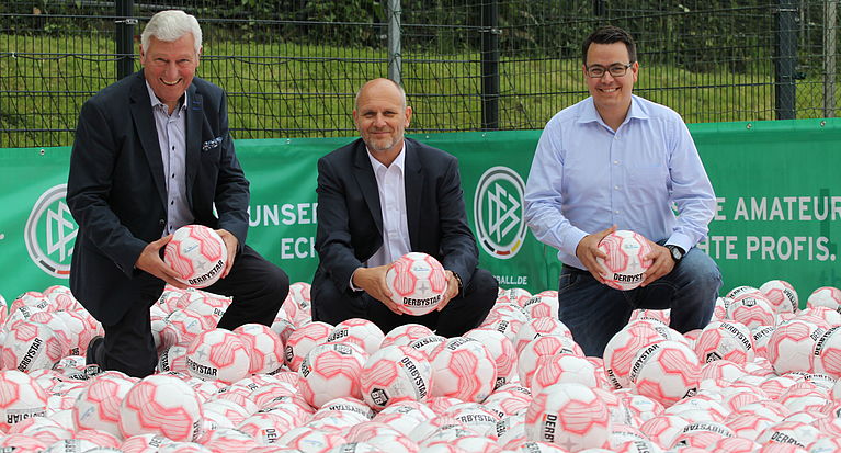 Kindgerechte Fußbälle für Nachwuchskicker - FVM und IKK classic starten Ballprojekt „Gesunder Kinderfußball“