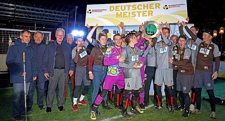 Blindenfußball: FC St. Pauli holt Meisterschale in Bonn